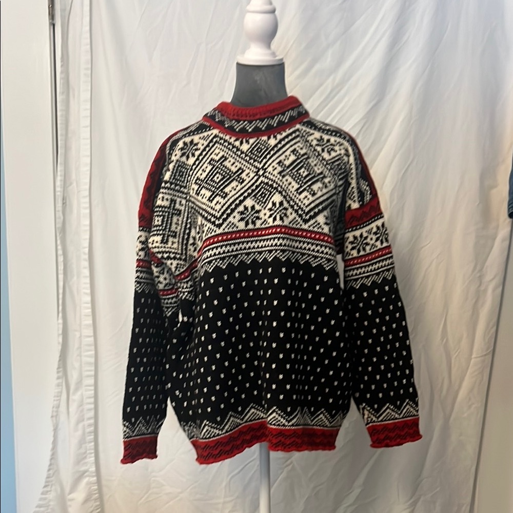 Vintage EUC Dale of Norway Black & Red wool Men's Sweater